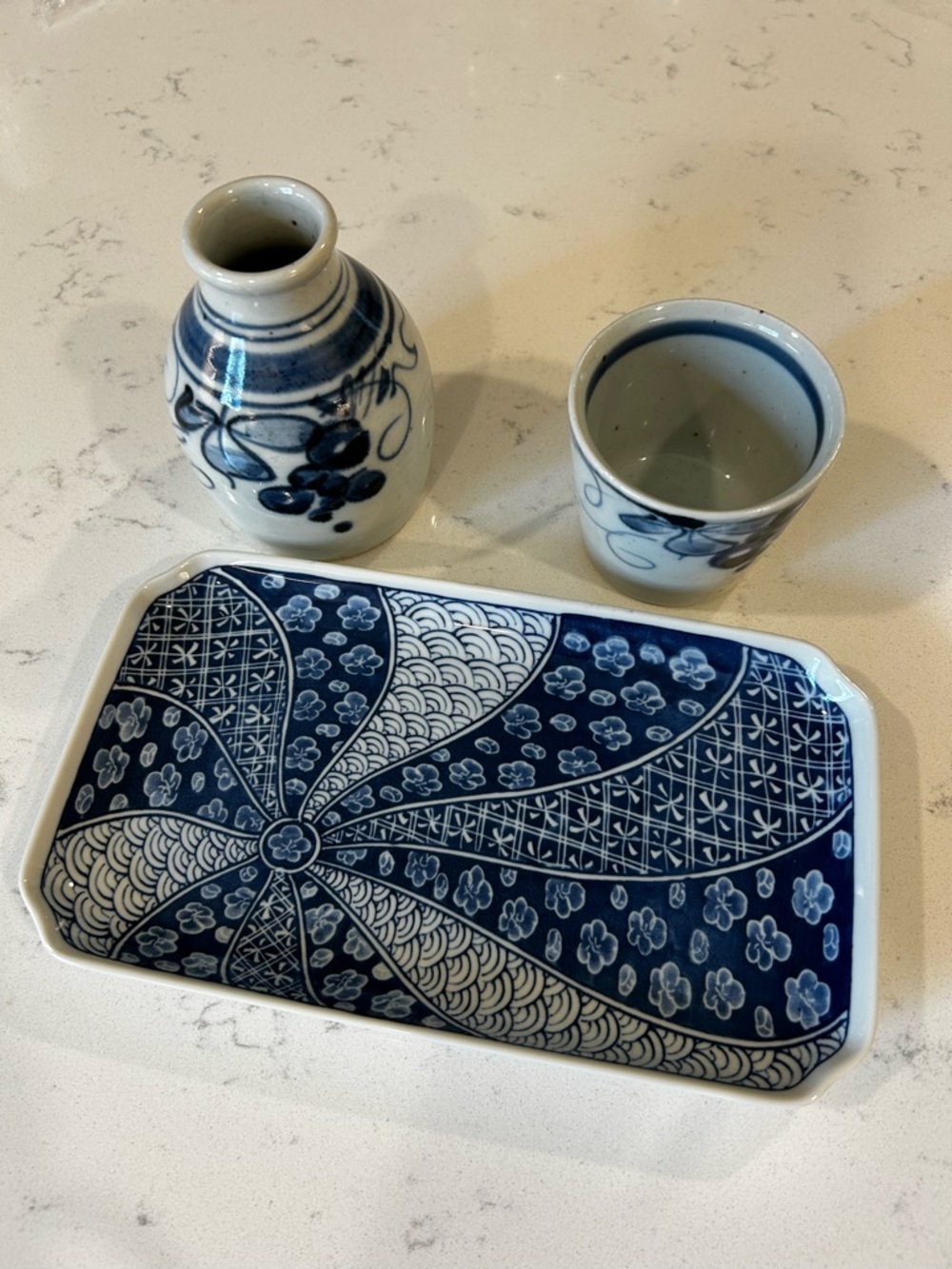 Japanese Sake Set - Picture 2 of 8